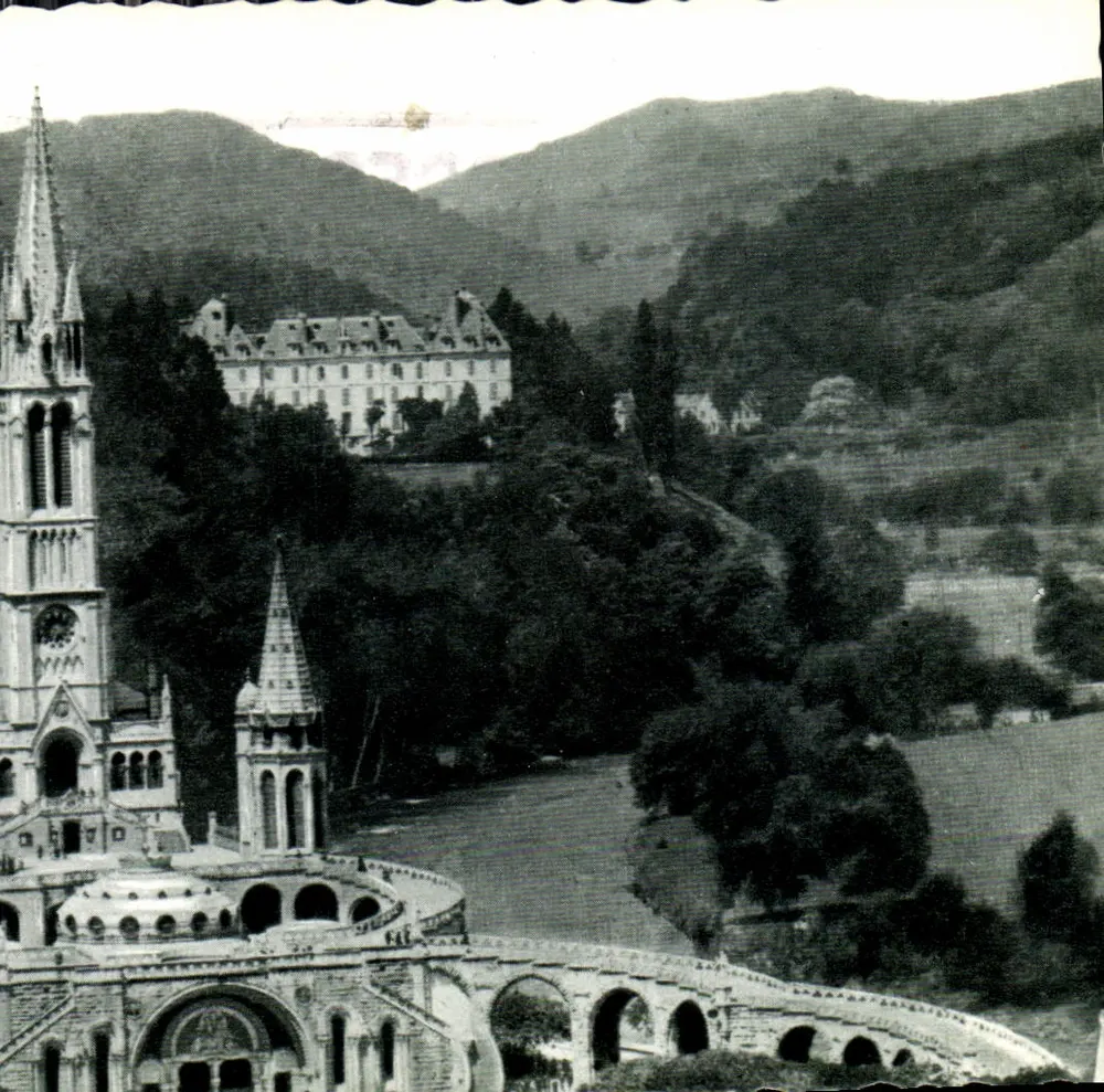 Lourdes — Ansicht der Basilika vom Festungsschloss — Edition Palais du Pèlerinage - Vorderseite
