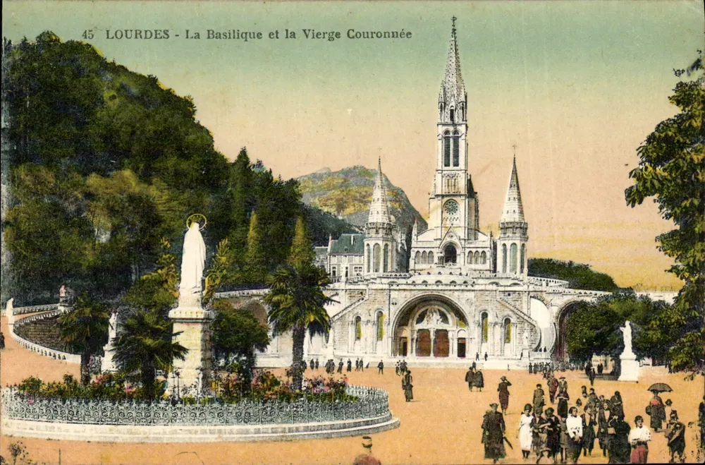 Lourdes - Die Basilika und die gekrönte Jungfrau — n° 45 - Vorderseite