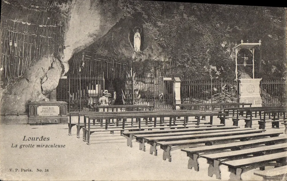 Lourdes — A gruta milagrosa — V.P. Paris. No. 38 - Frente