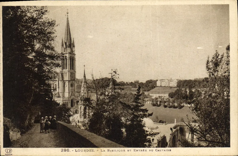 Lourdes - La Basilique et Entrée du Calvaire — Labouche Frères, Toulouse, n° 286 - Vorderseite