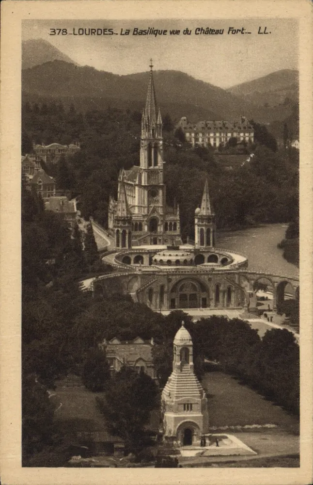 Lourdes — Die Basilika vom Schlossberg aus gesehen — LL. n°378 - Vorderseite