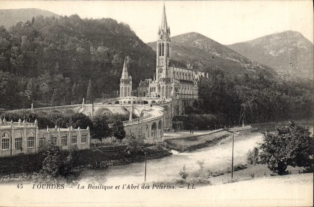 Tours - A Basílica e o Abrigo dos Peregrinos — LL - Frente