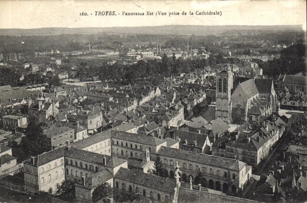 Troyes - Ostpanorama (Ansicht vom Dom aus) — Nr. 160 — Verleger unbekannt - Vorderseite