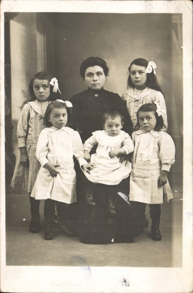 Familie mit fünf Kindern — Montmurillier — C. AUGAS, Photo Montmurillier, n°633 - Vorderseite