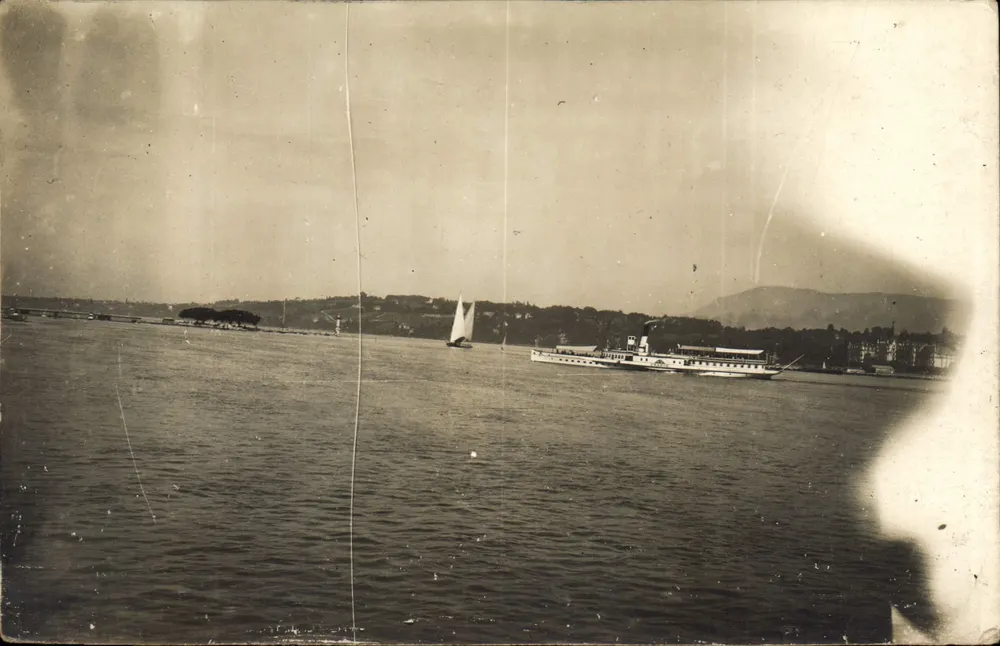 Vista do lago Léman — barco a vapor e veleiro — editor não identificado - Frente
