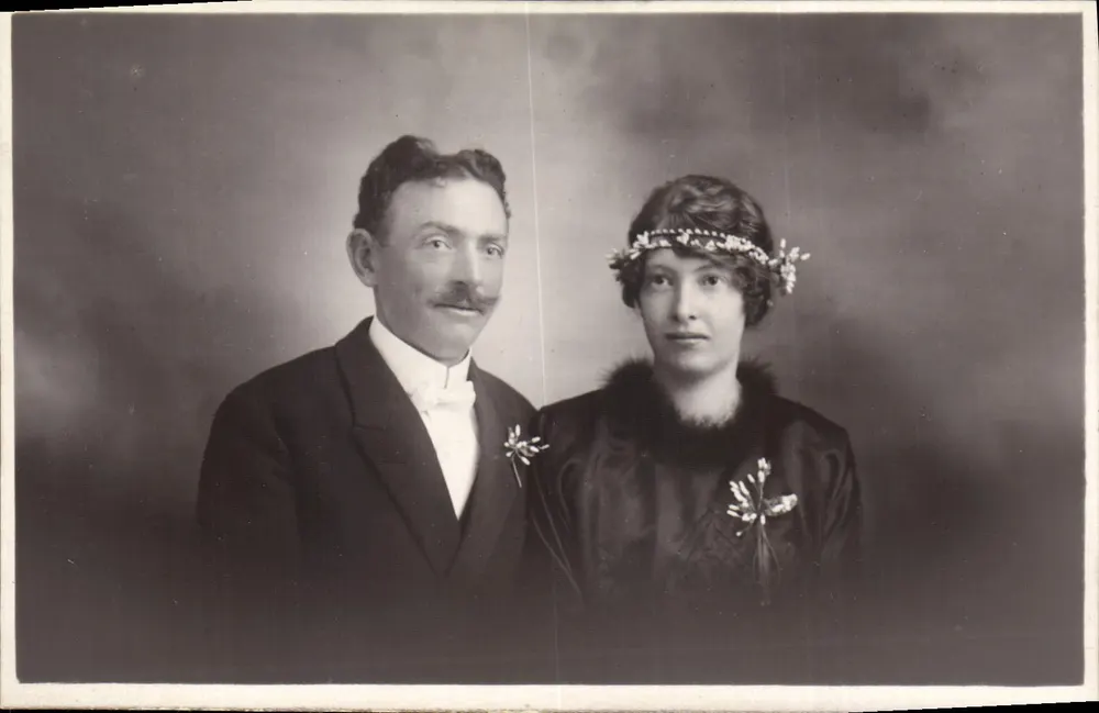 Retrato de casal — época 1910-1920 — Foto Moderna, CALVIN, Aniche - Frente