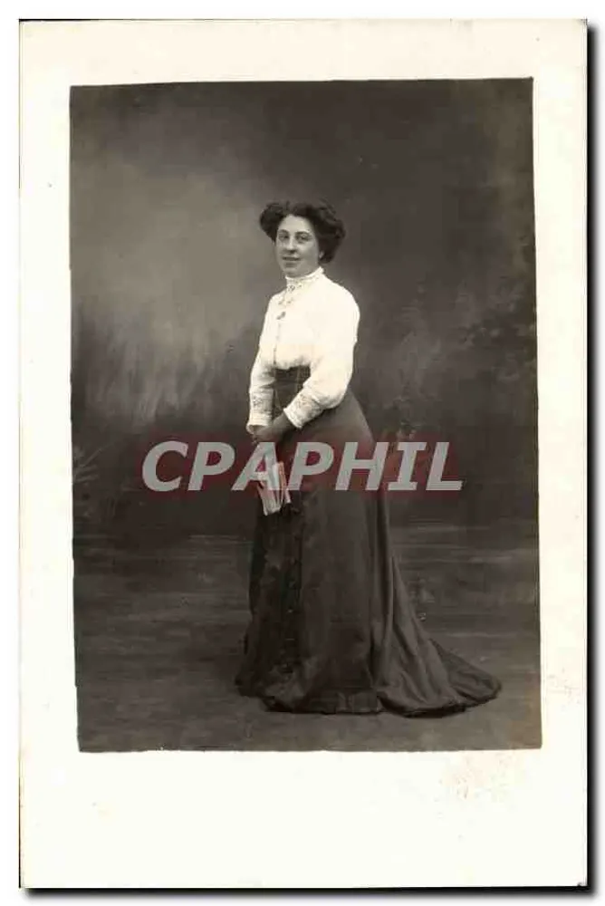 Mulher em vestido longo — estúdio fotográfico - Frente