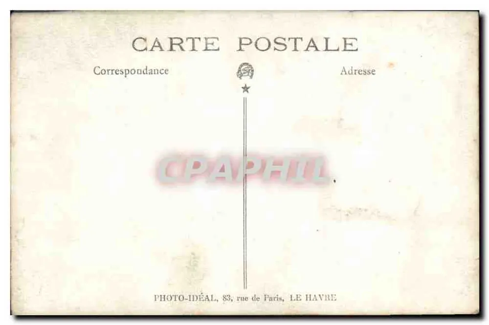 Menina — diante de uma cadeira com encosto decorado — Photo-Idéal, 83 rue de Paris, Le Havre - Verso