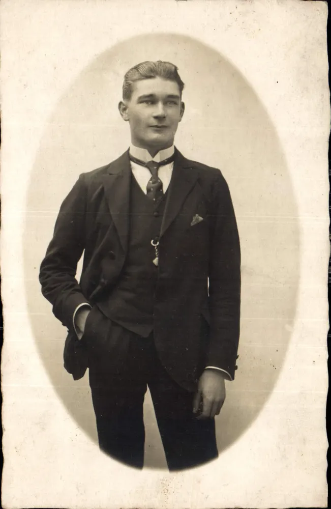 Retrato de um jovem — editor L. Van de Vujver, Antuérpia - Frente