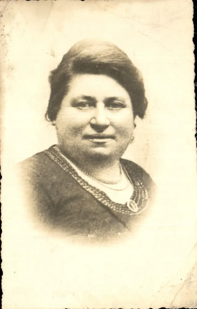 Portrait d'une femme — buste — éditeur non visible - Frente