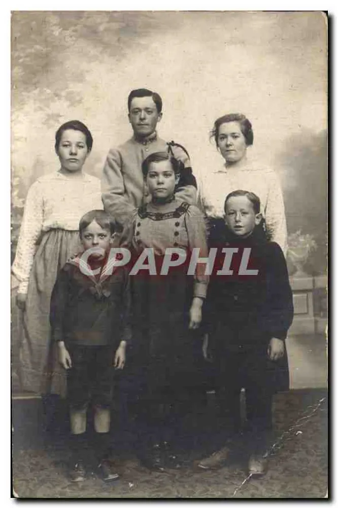 Familie in Mode der Zeit — Studiofoto — Nr. 5 - Vorderseite
