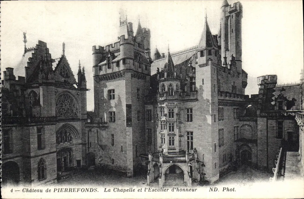 Schloss PIERREFONDS — Die Kapelle und die Ehrenstiege — ND. Phot. - Vorderseite