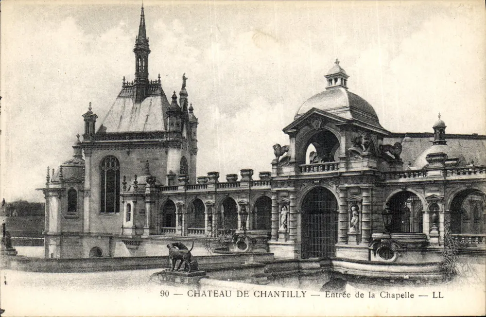 Castelo de Chantilly — Entrada da Capela — LL - Frente