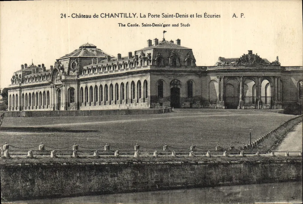 Schloss Chantilly — Die Porte Saint-Denis und die Ställe — A. P. - Vorderseite