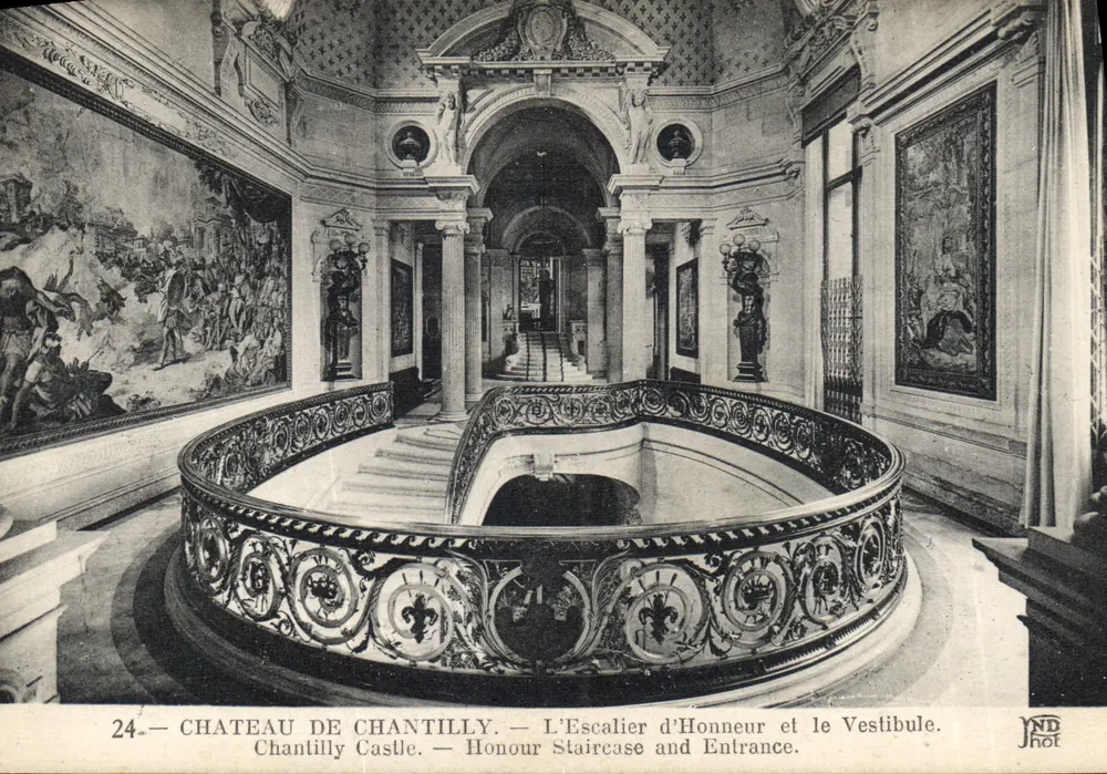Schloss Chantilly — Die Ehrenstiege und der Vestibül — JND Hot, Nr. 24 - Vorderseite