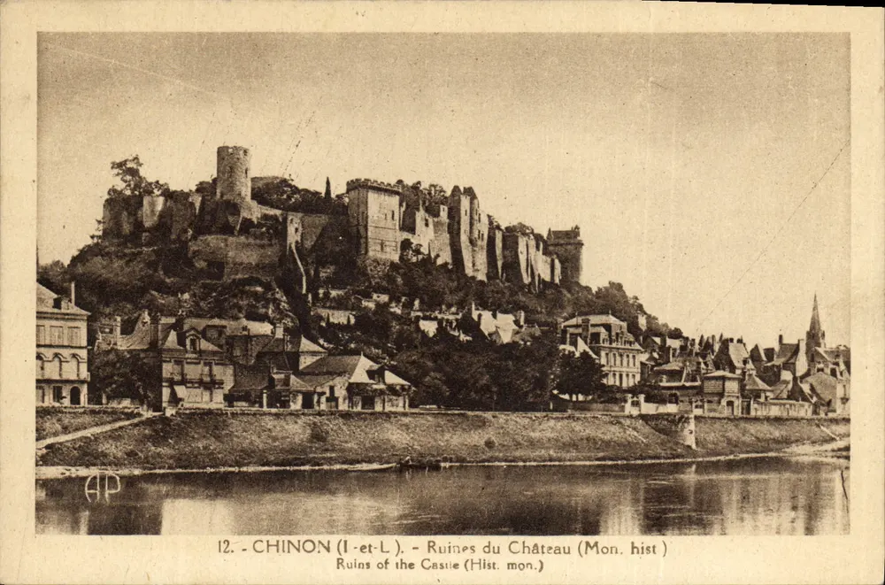 Chinon (Indre-et-Loire) — Ruínas do Castelo (Monumento Histórico) — A. Paféchino, Paris-Tours - Frente