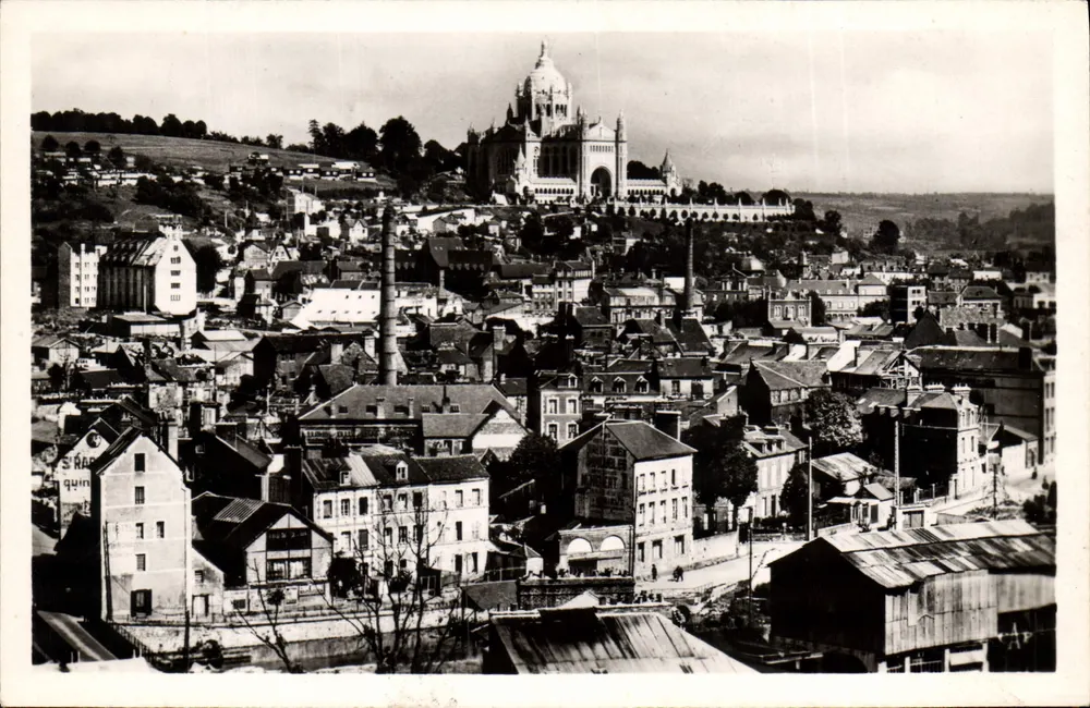 Lisieux — Vista geral em direção à Basílica — REAL-PHOTO — Paris - Frente