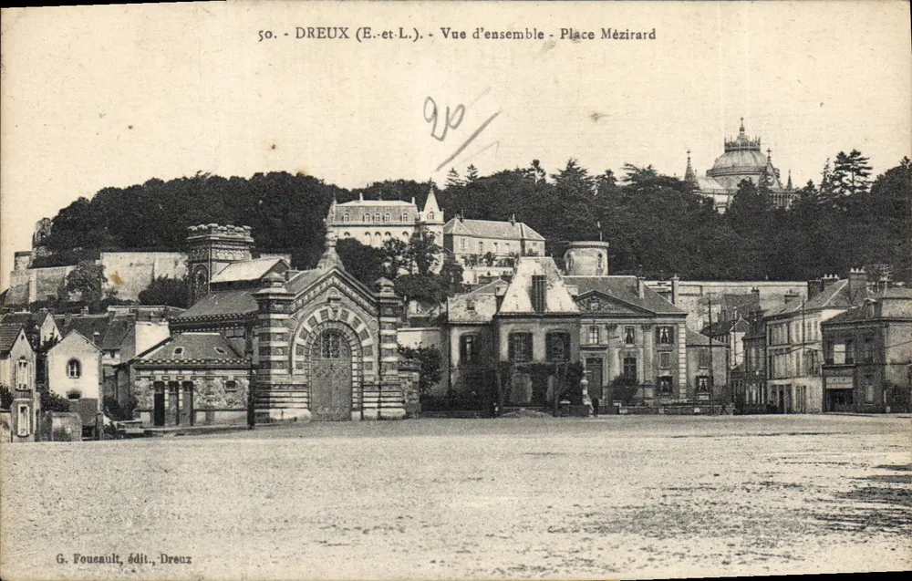 Dreux (E.-et-L.) — Vue d'ensemble — Place Mézirard — G. Fouseault, éditeur, Dreux - Frente