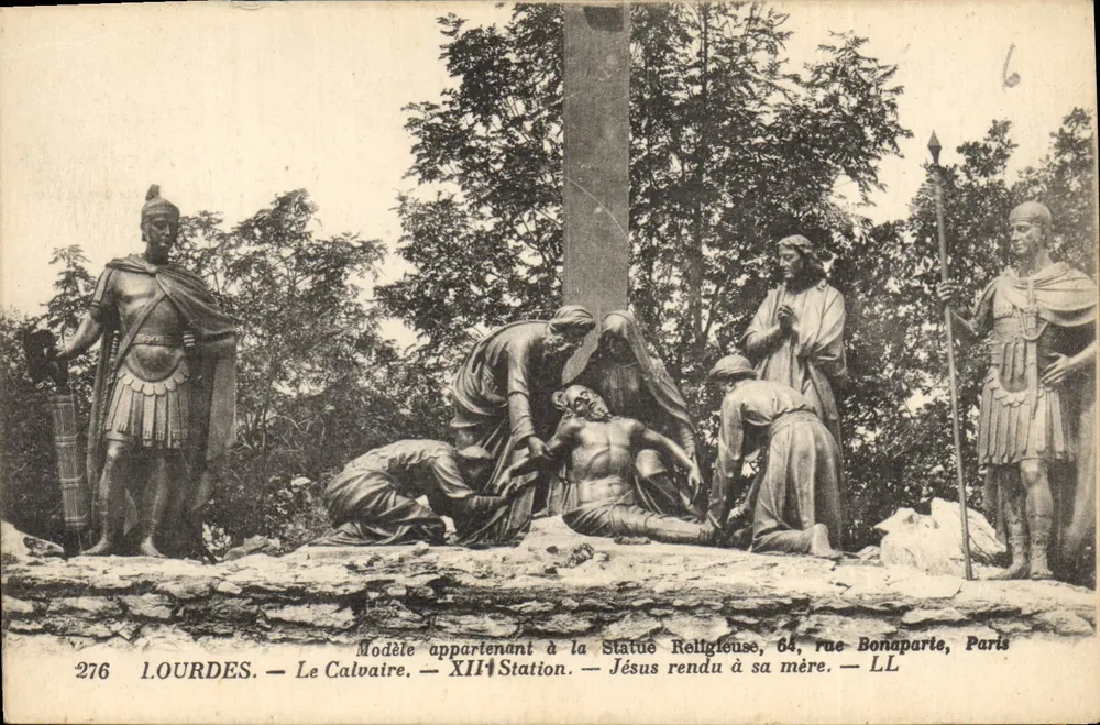 Lourdes — Das Calvarium — XII. Station — Jesus an seine Mutter übergeben — Modell der religiösen Statue, 64, rue Bonaparte, Paris - Vorderseite
