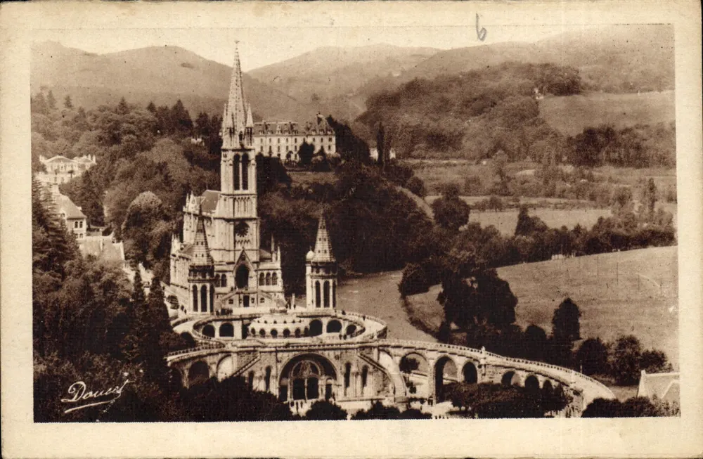 Lourdes — A Basílica vista de frente — editor Daucot, n° 39 - Frente