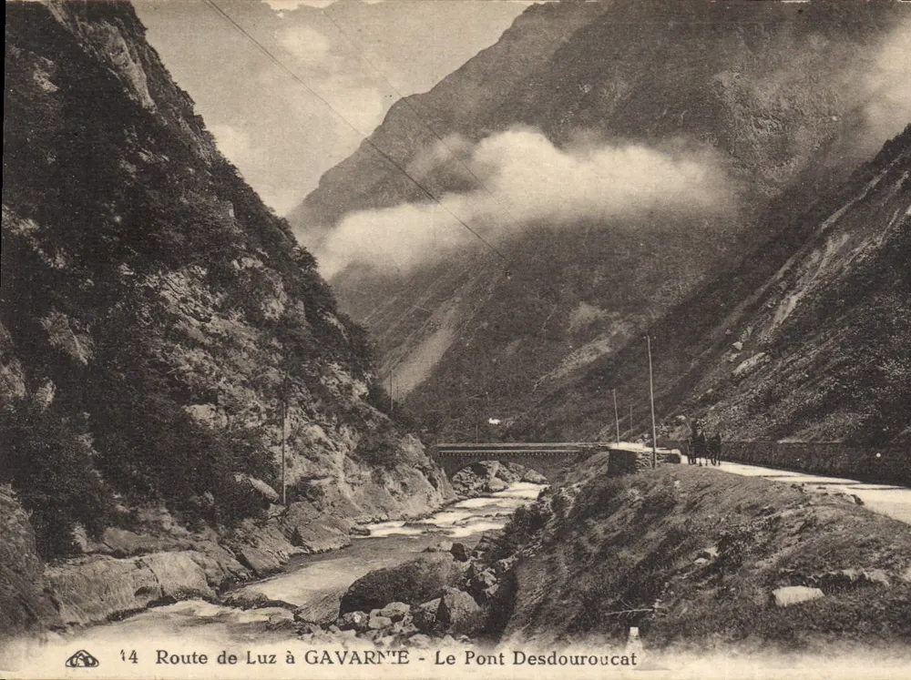 Route de Luz nach GAVARNIE - Die Brücke Desdouroucat — Verlag: Antike Ansichtskarte 14 - Vorderseite