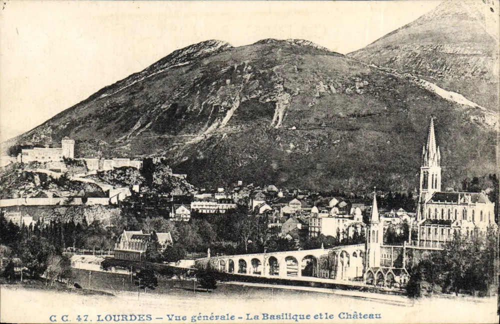 Lourdes — Allgemeiner Blick — Die Basilika und das Schloss — C.C. 47 - Vorderseite