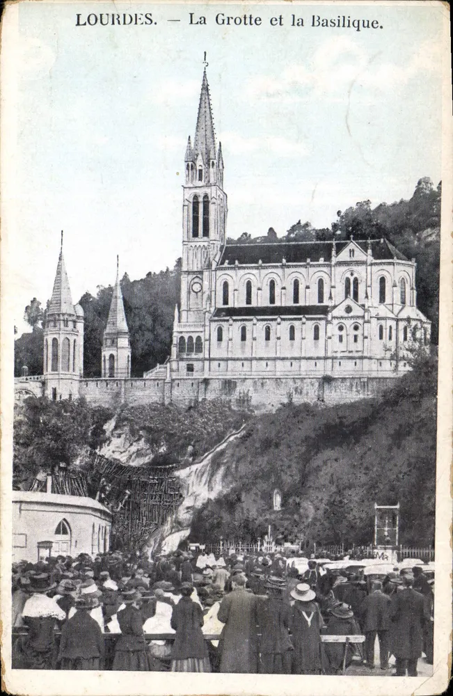 Lourdes — A Gruta e a Basílica. - Frente
