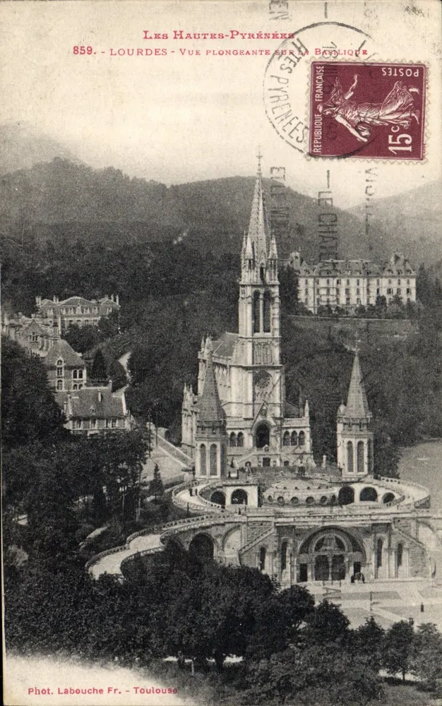 Lourdes - Vogelperspektive auf die Basilika — Phot. Labouche Fr. - Toulouse - Vorderseite