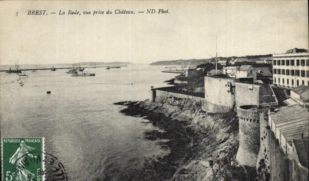 BREST — A Baía, vista tirada do Castelo — ND Phot. - Frente