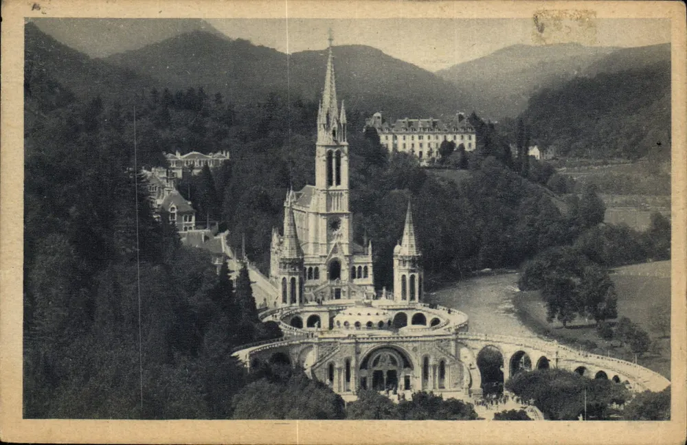 Die Basilika vom Schloss-Fort aus gesehen — Lourdes — Photo-Quinault-Ausgabe - Vorderseite