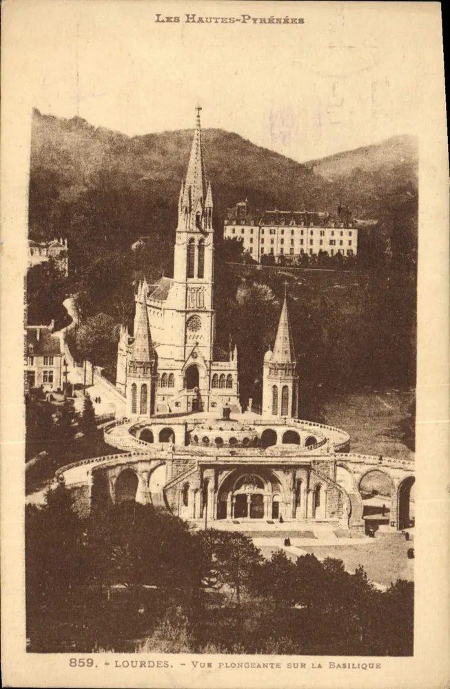 Lourdes — Vogelperspektive auf die Basilika — Les Hautes-Pyrénées, Nr. 859 - Vorderseite