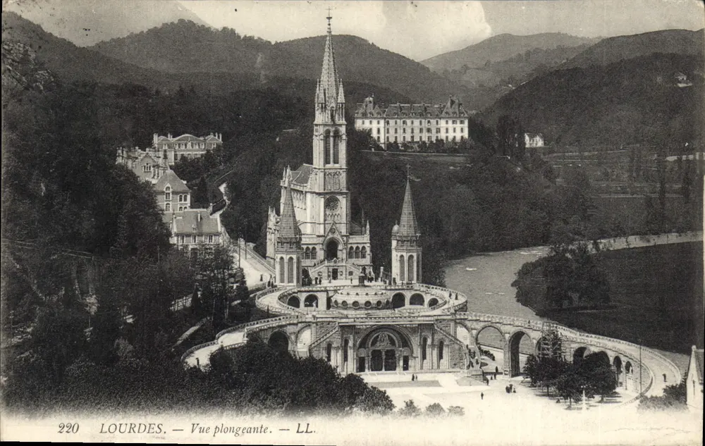Lourdes — Vue plongeante — LL. — n° 220 - Frente