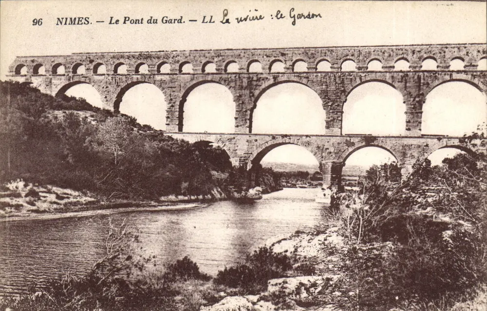 Nîmes — O Pont du Gard — LL O rio: o Gardon - Frente