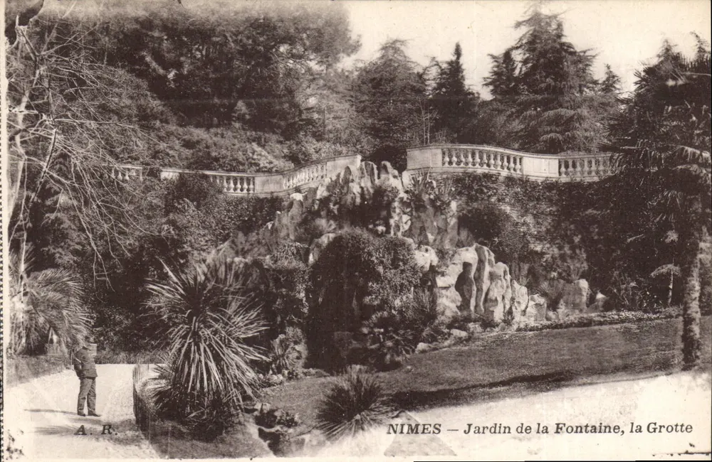 Nîmes — Garten der Quelle, die Höhle — A.R. - Vorderseite