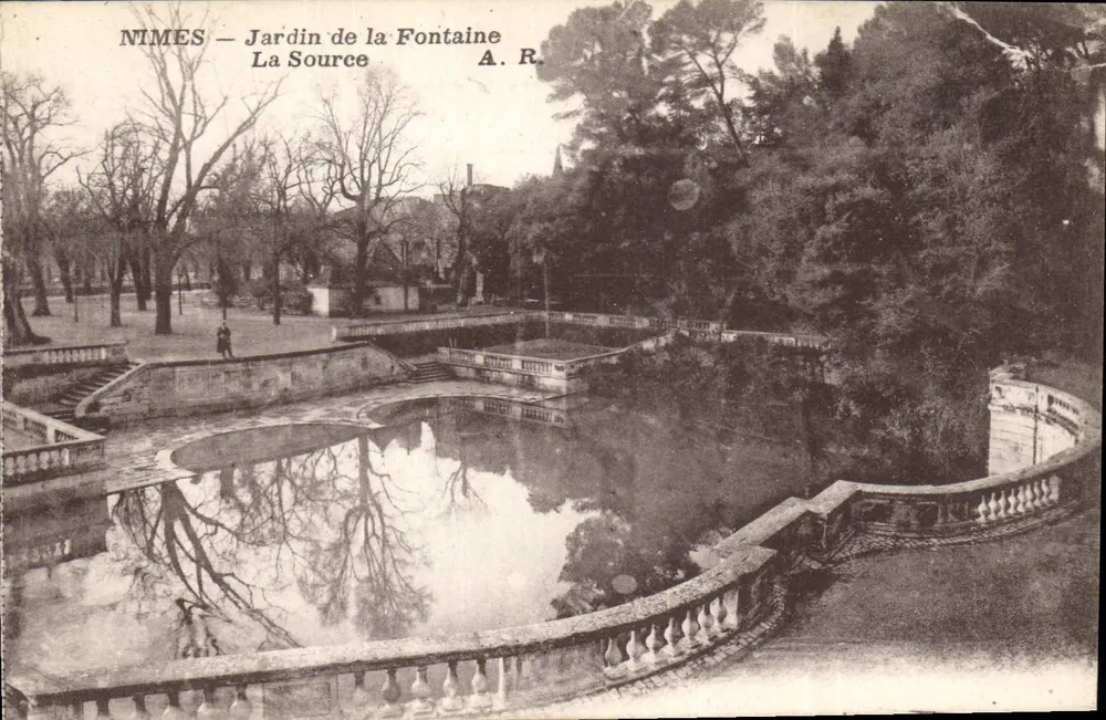 Nîmes — Jardim da Fonte La Source — A. R. - Frente