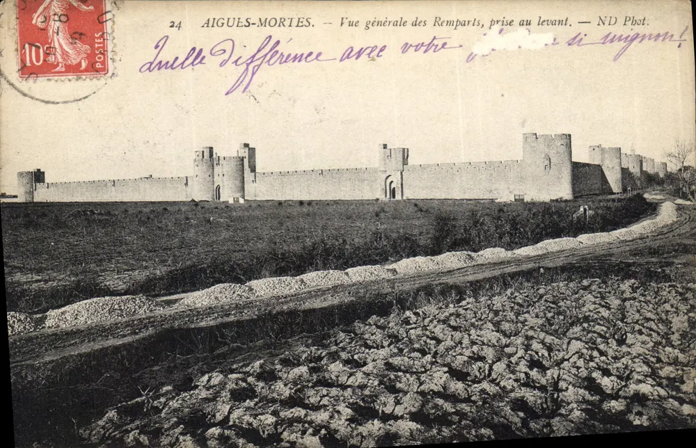AIGUES-MORTES — Allgemeiner Blick auf die Mauern, aufgenommen von Osten — ND Fotografie - Vorderseite