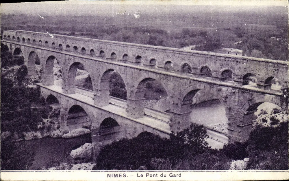 NIMES. — O Pont du Gard - Frente