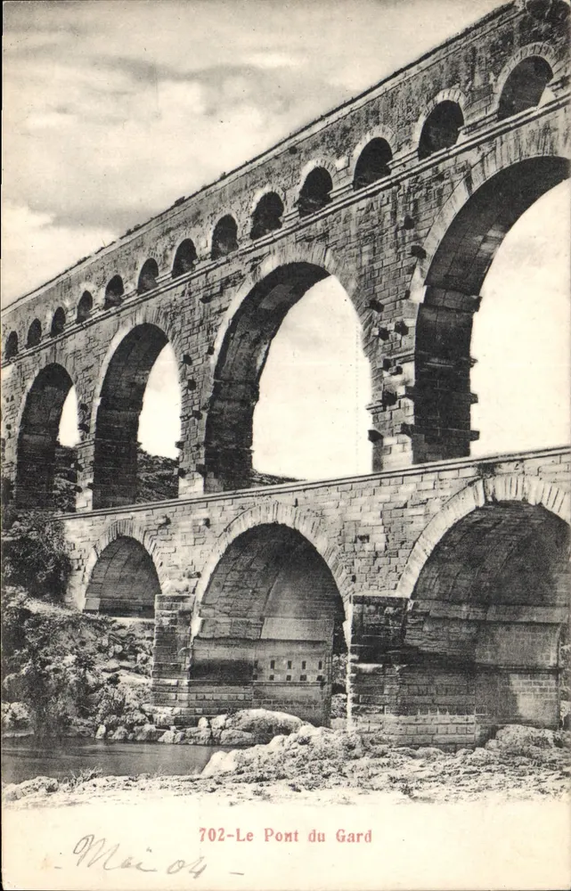 O Ponte du Gard — vista do viaduto antigo — J.B.E.N.P. n°702 - Frente