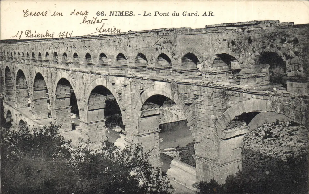 O Ponte do Gard — NIMES. — AR. — 66. — Lucien - Frente