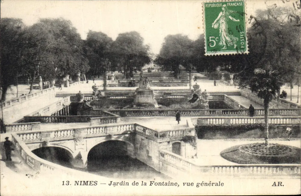 Nîmes — Garten der Fontaine, allgemeine Ansicht — AR. - Vorderseite