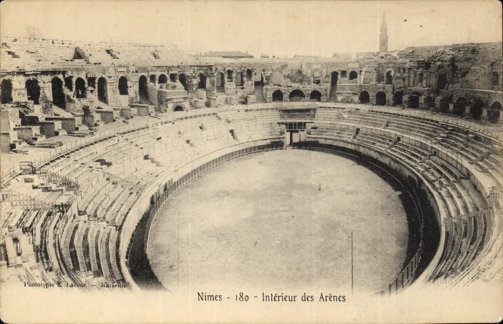 Nîmes - Interior das Arênes — Fototipia E. Labour — Marselha — n°180 - Frente