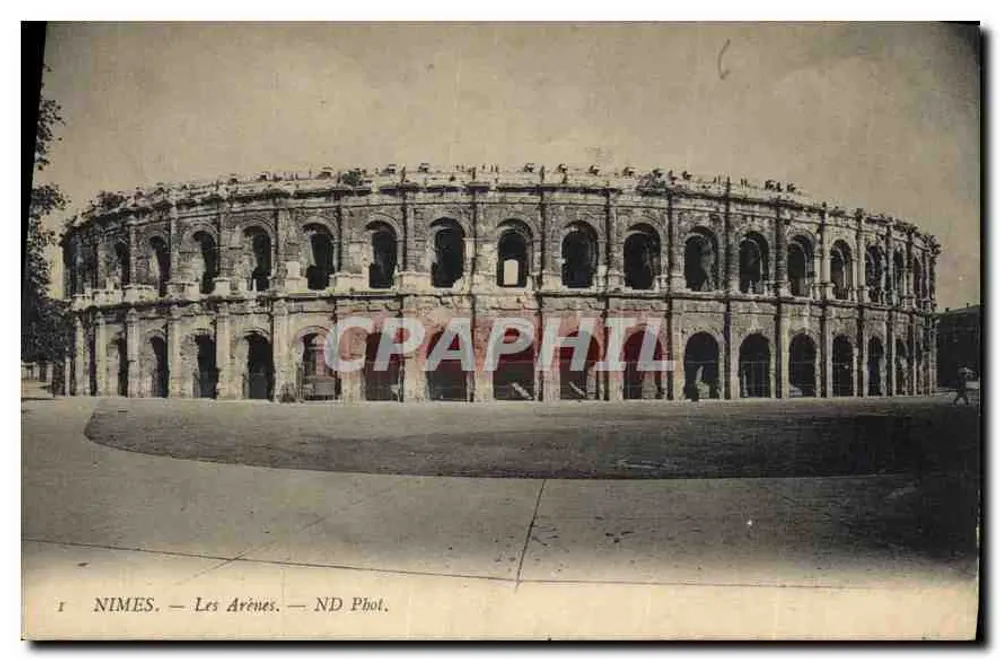 Nîmes — Les Arènes — ND Phot. - Frente