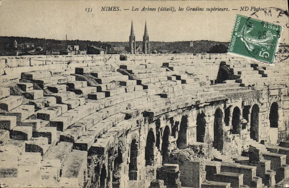 Nîmes — Les Arènes (detail), die oberen Gradins — ND Phot. - Vorderseite