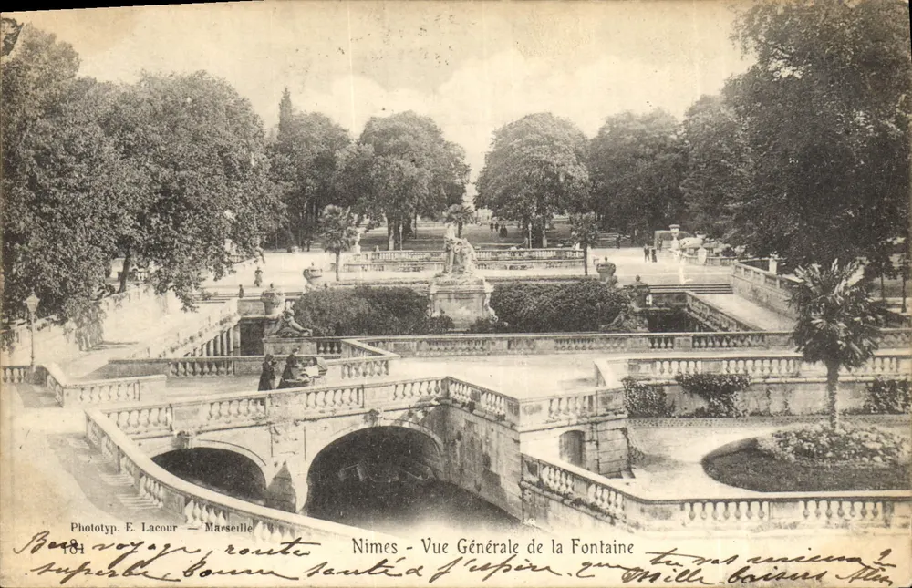 Nîmes - Allgemeine Ansicht der Fontaine — Phototyp. E. Lacour - Marseille - Vorderseite