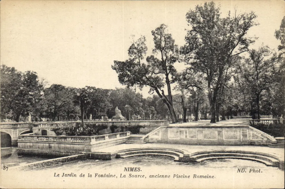 Nîmes — Der Garten der Quelle, Die Quelle, Römische Badestelle — ND. Photo. - Vorderseite