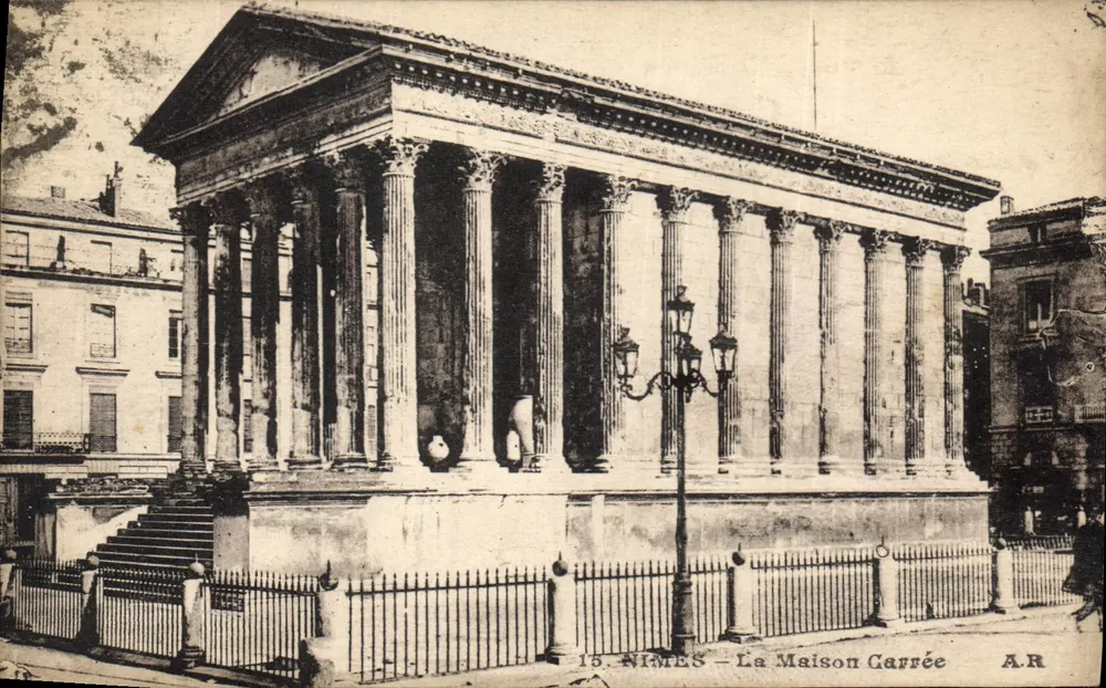 Nîmes — A Maison Carrée — A.R. n°15 - Frente