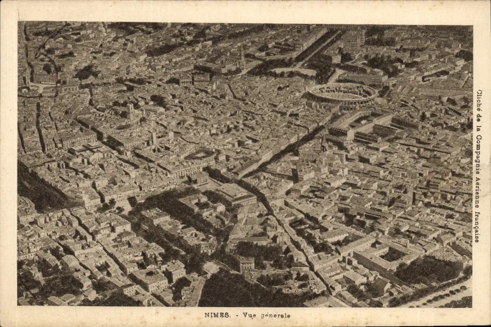 Nîmes - Vista geral — cliché da Compagnie Aérienne Française - Frente
