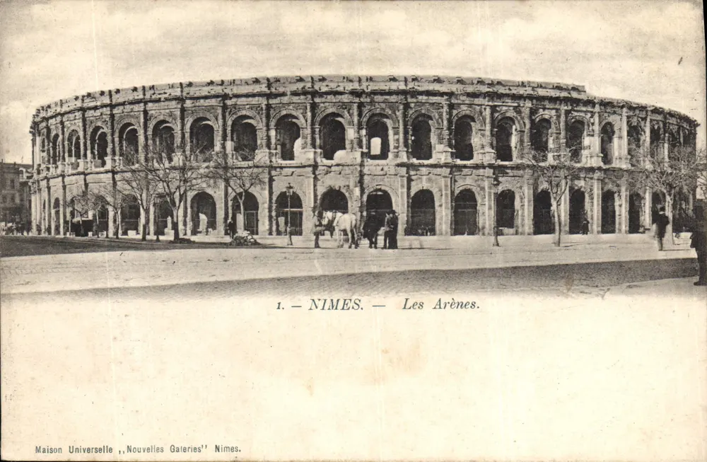 Nîmes — Les Arènes — Maison Universelle, Nouvelles Galeries, Nîmes - Frente