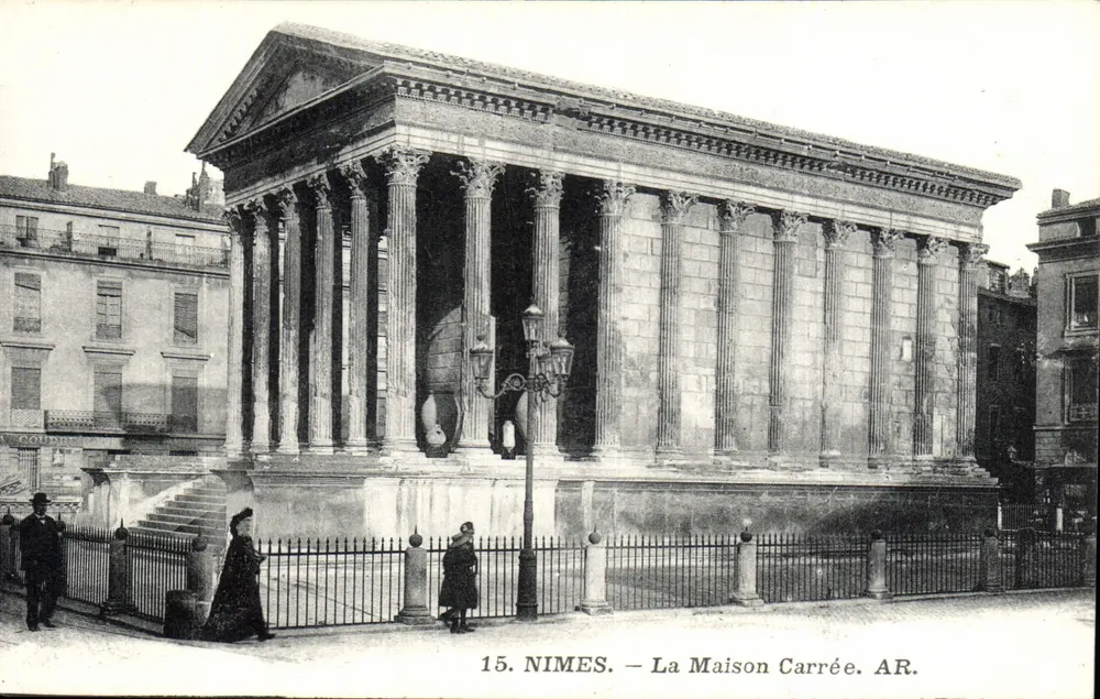 Nîmes — A Casa Quadrada — AR. N°15 - Frente