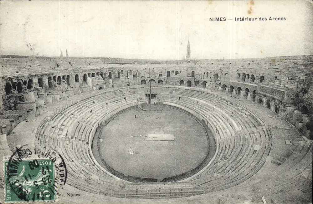 NIMES — Interior das Arênes — Editor: Nîmes - Frente